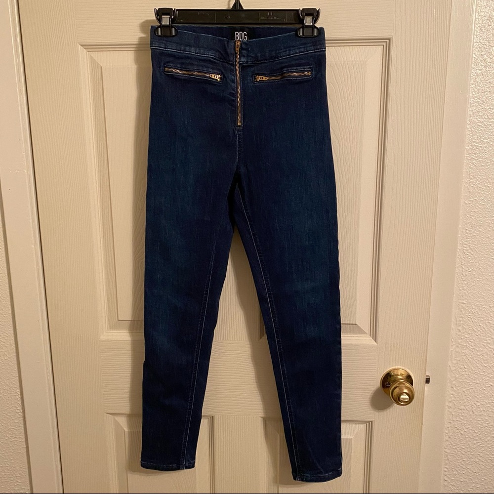 BDG Urban Outfitters jeggin style skinny blue jeans.  W26. Zips in front.
